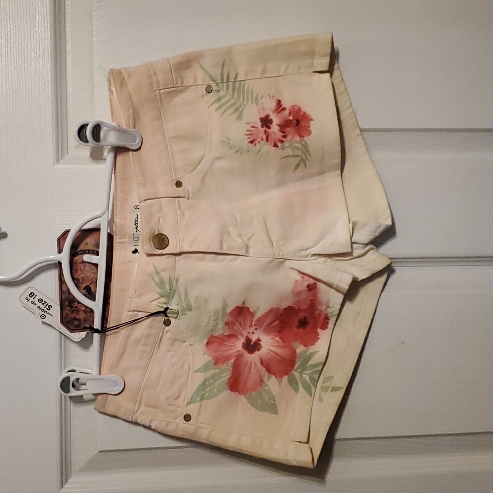 Hot options shorts BNWT